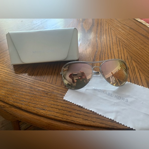 Michael Kors sunglasses rose colored mirrored lens and silver hardware with case - Picture 1 of 4
